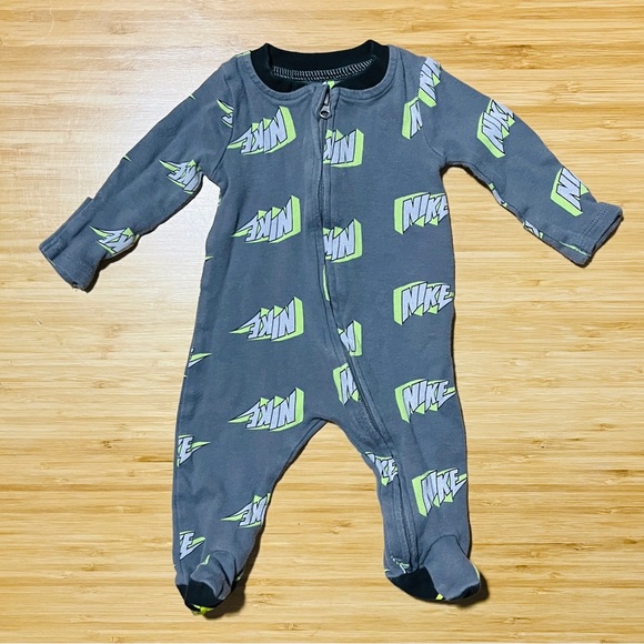 2 Piece Nike Newborn Zipper Footies - Picture 5 of 8